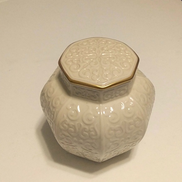 Lenox Accents Vintage Lenox Arabesque Ginger Jar With Lid And 24k